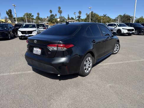 Used 2021 Toyota Corolla LE image 5
