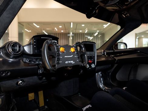 Used 2020 McLaren Senna RWD image 71