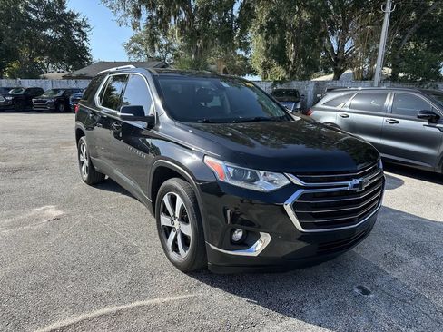 Used 2021 Chevrolet Traverse LT w/ LT Premium Package FWD image 4