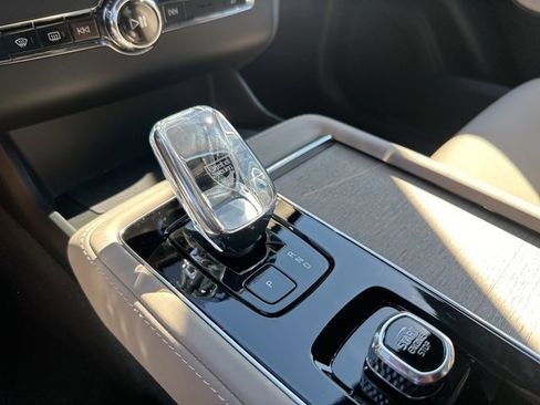 New 2026 Volvo XC90 B6 Plus w/ Protection Package Premier image 14