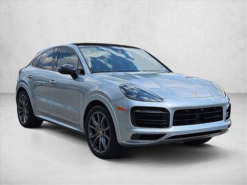 Used 2023 Porsche Cayenne GTS AWD/4WD image 3