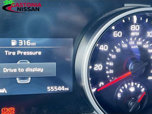 Used 2024 Kia Carnival LX image 15