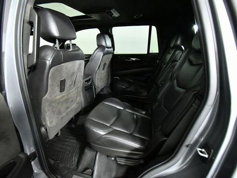 Used 2020 Cadillac Escalade Platinum image 25