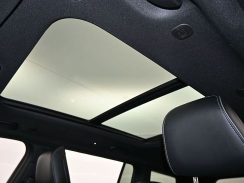 Used 2024 Jeep Grand Cherokee L Overland image 11