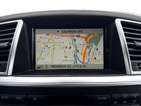 Used 2015 Mercedes-Benz GL 450 4MATIC w/ Parking Assist Package image 15