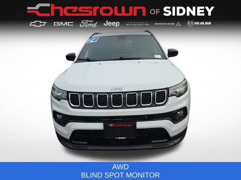 Used 2024 Jeep Compass Latitude AWD/4WD image 2