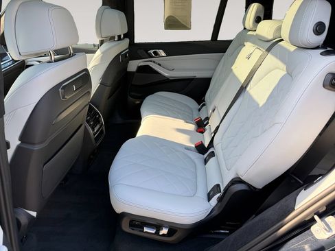 Certified 2025 BMW X7 xDrive40i w/ M Sport Package AWD/4WD image 13