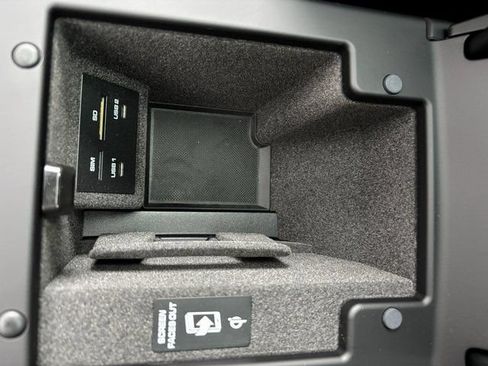 Certified 2026 Porsche Macan AWD/4WD image 22