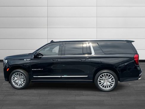 Used 2023 GMC Yukon XL Denali w/ Denali Reserve Package image 2