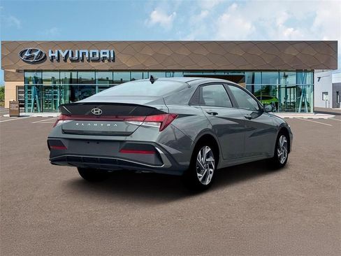 Used 2025 Hyundai Elantra Sport FWD image 7