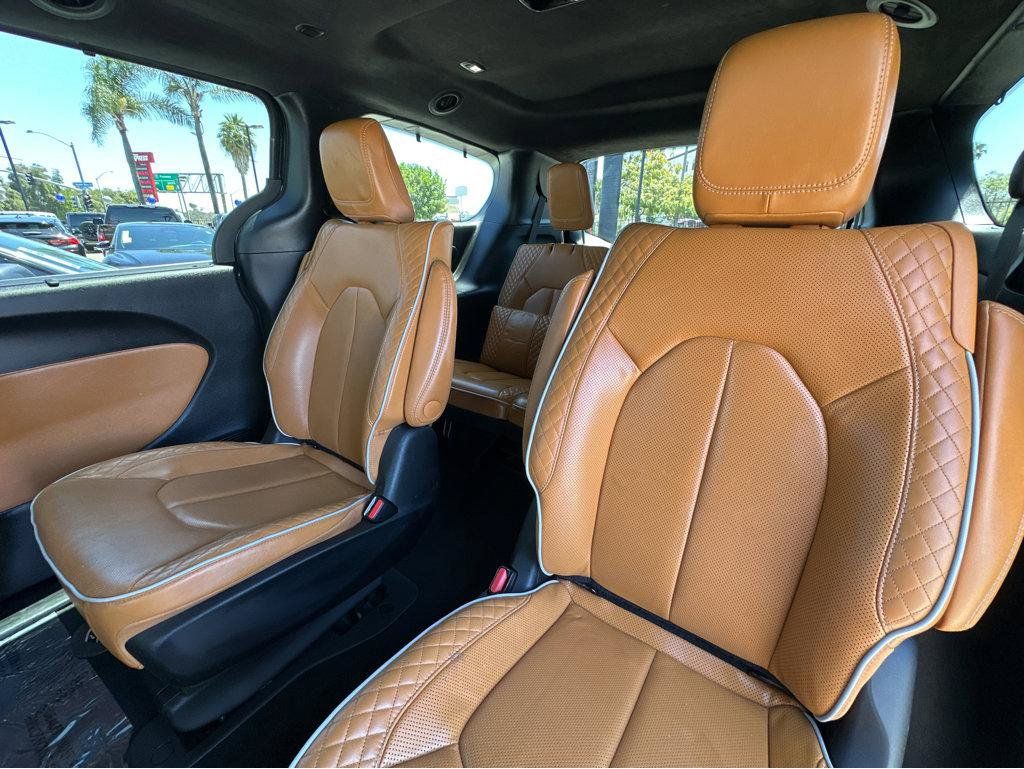 Used 2023 Chrysler Pacifica Pinnacle FWD image 9