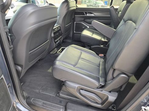 Used 2024 Jeep Wagoneer Series III AWD/4WD image 19