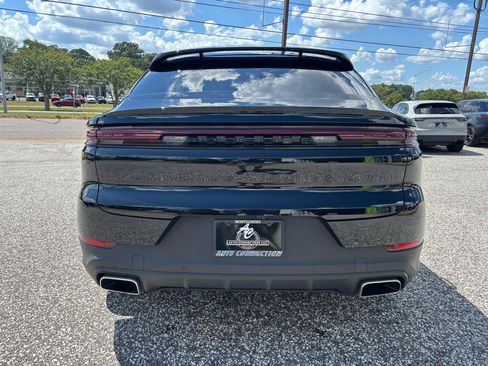 Used 2024 Porsche Cayenne Coupe AWD/4WD image 5