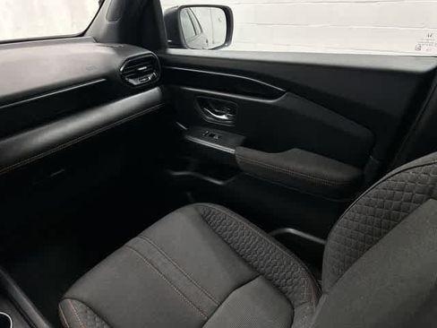 Used 2025 Honda Pilot Sport image 13