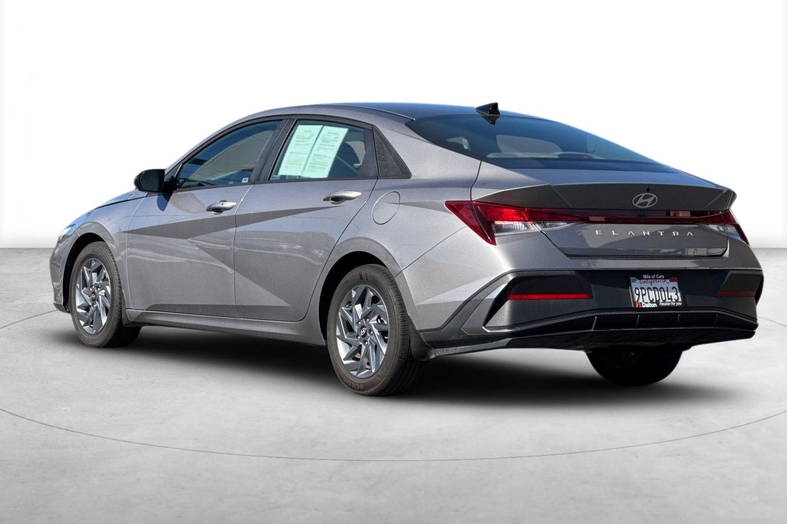 Used 2024 Hyundai Elantra SEL FWD image 4
