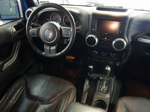 Used 2016 Jeep Wrangler Unlimited Sahara w/ Connectivity Group image 24