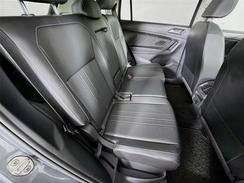 Used 2022 Volkswagen Tiguan SE AWD/4WD image 28