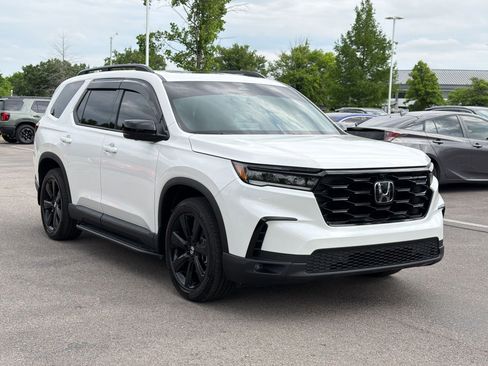 Used 2025 Honda Pilot Black Edition image 7