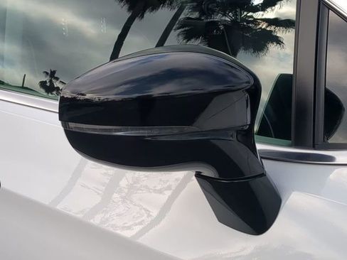 Used 2024 Chrysler Pacifica Limited image 12