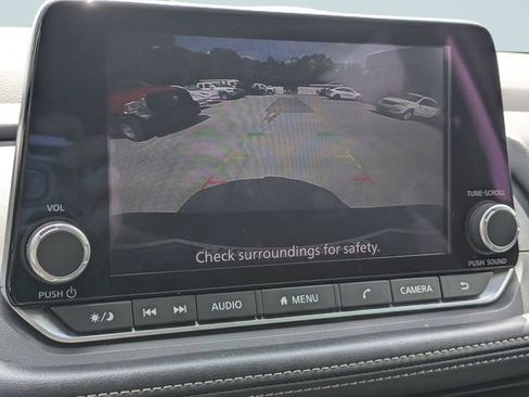Used 2024 Nissan Rogue S FWD image 21