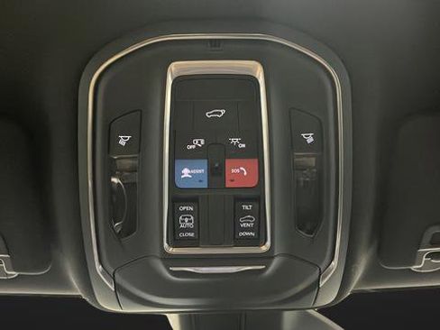 New 2026 Jeep Grand Cherokee Altitude image 40