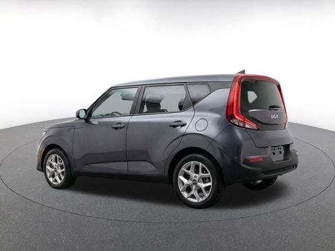 Used 2025 Kia Soul LX w/ LX Technology Package FWD image 7