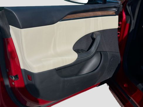 Used 2024 Tesla Model S image 21