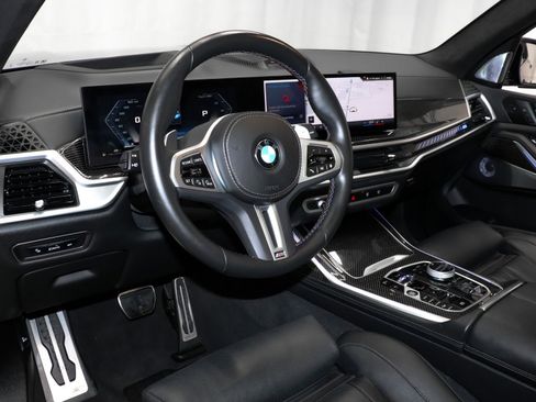 Used 2025 BMW X7 M60i image 23