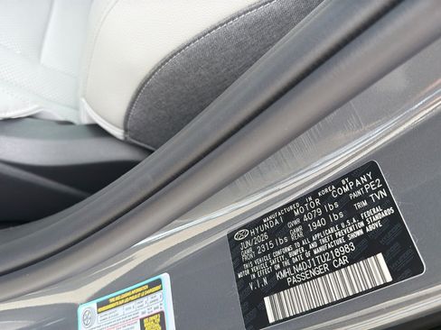 Certified 2026 Hyundai Elantra Limited FWD image 30