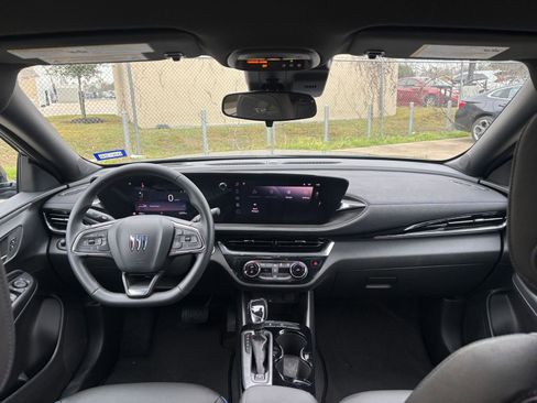 Used 2025 Buick Envista Sport Touring image 32