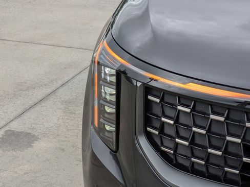 Used 2025 Kia Carnival SX Prestige image 7