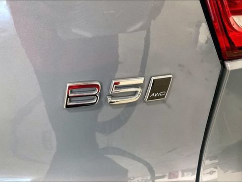 Certified 2023 Volvo XC40 B5 Plus w/ Driver Assist Package AWD/4WD image 11