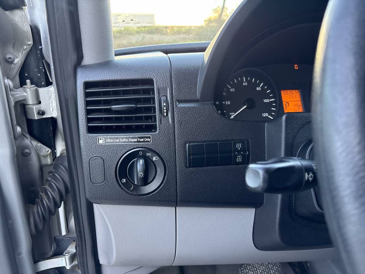 Used 2016 Mercedes-Benz Sprinter 2500 image 17