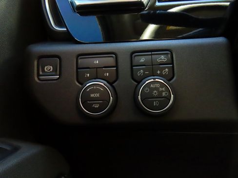 Used 2025 Chevrolet Silverado 2500 LT w/ Safety Package image 43