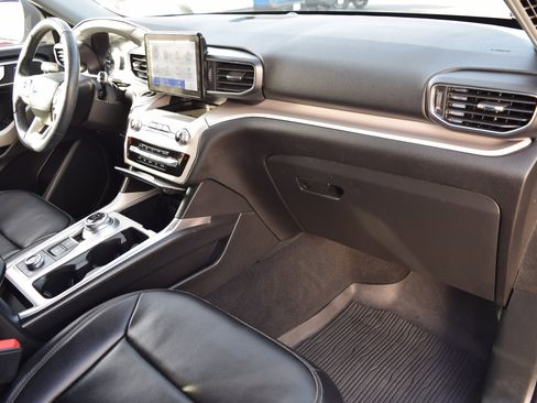 Used 2023 Ford Explorer XLT w/ Equipment Group 202A image 22