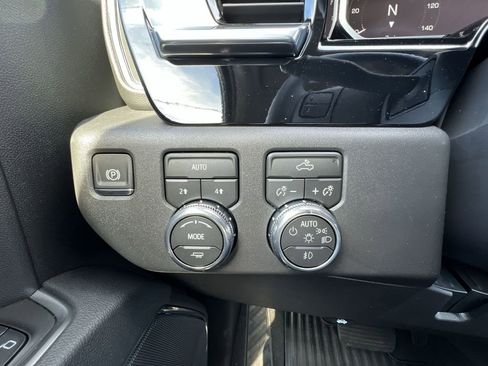 New 2026 GMC Sierra 1500 Elevation image 18