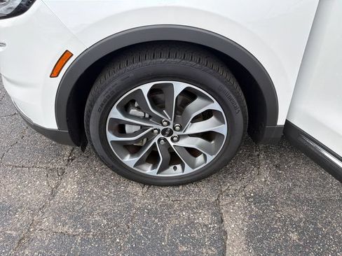 Used 2023 Lincoln Nautilus Reserve AWD/4WD image 30