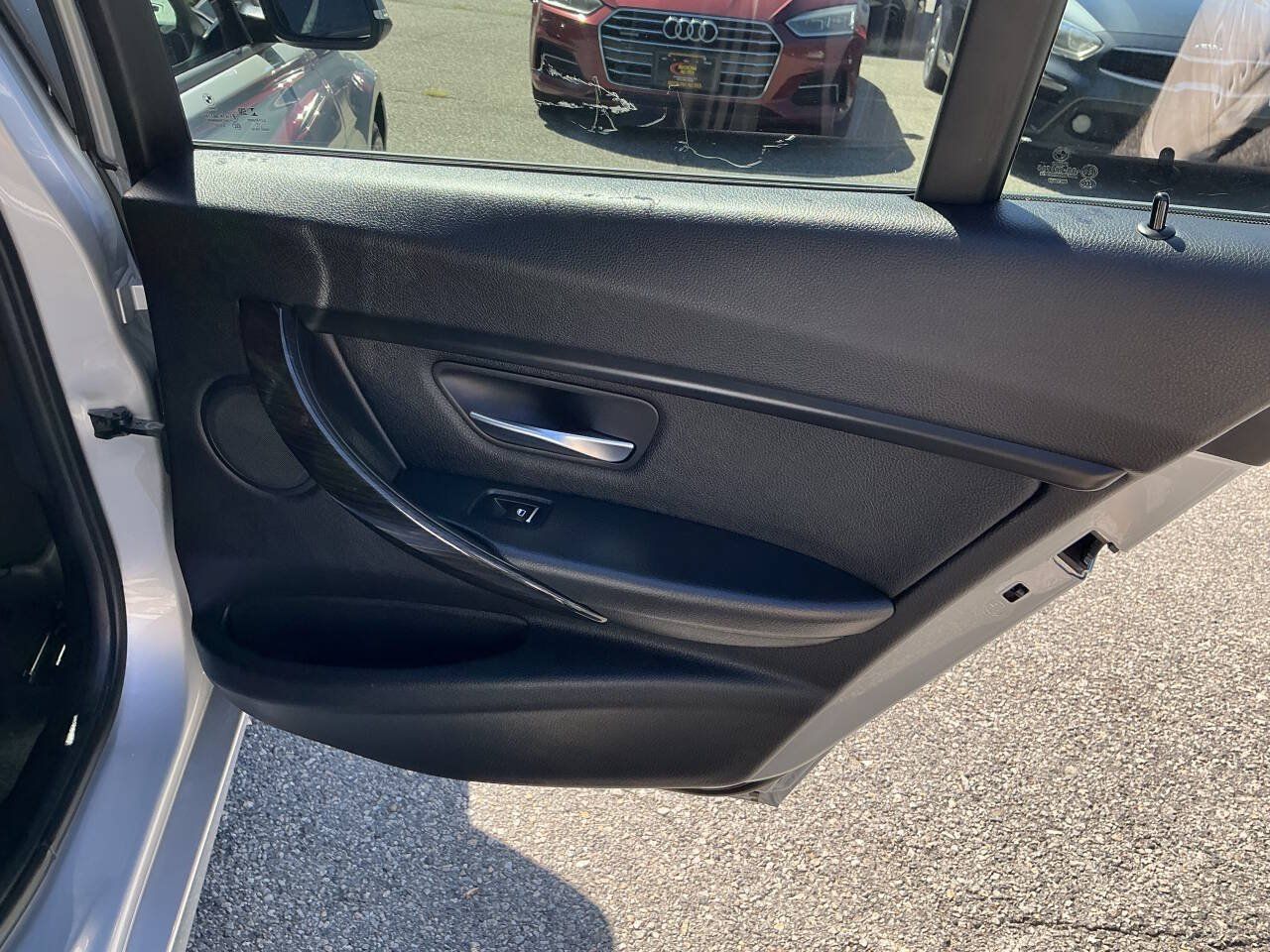 Used 2018 BMW 320i xDrive Sedan AWD/4WD image 32