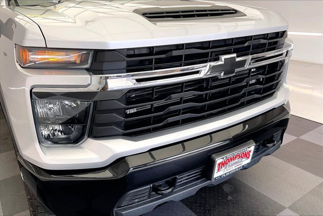 Used 2022 Chevrolet Silverado 2500 Custom w/ Custom Value Package AWD/4WD image 30