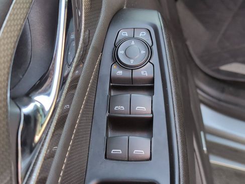 Used 2023 Chevrolet Traverse Premier FWD image 17