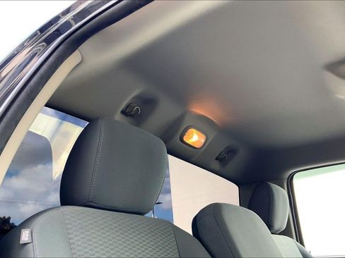 Used 2016 RAM 1500 Express RWD image 18