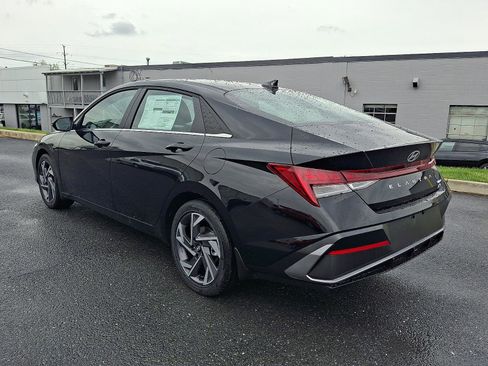 New 2026 Hyundai Elantra Limited FWD image 4