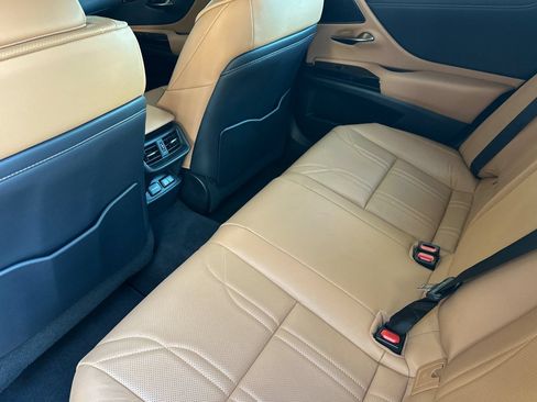 Certified 2025 Lexus ES 300h w/ Accessory Package (Z1) FWD image 9