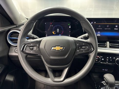 Certified 2025 Chevrolet Trax LT FWD image 31
