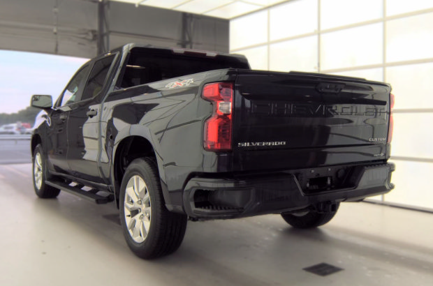 Used 2022 Chevrolet Silverado 1500 Custom AWD/4WD image 3