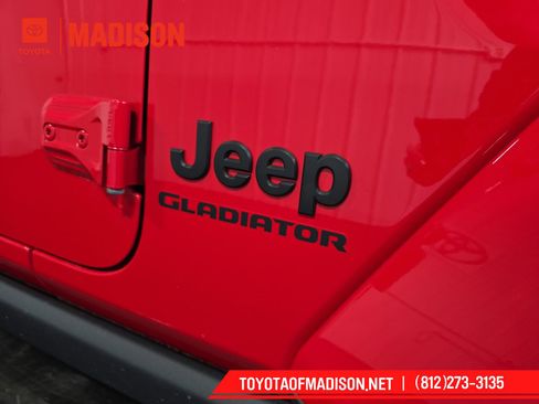 Used 2022 Jeep Gladiator Willys image 23