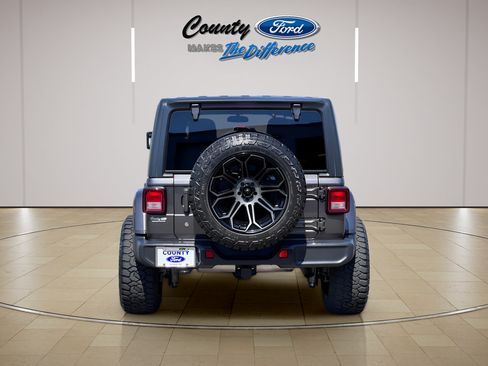 Used 2020 Jeep Wrangler Unlimited Sahara AWD/4WD image 11
