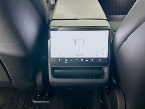 Used 2025 Tesla Model 3 Long Range image 25