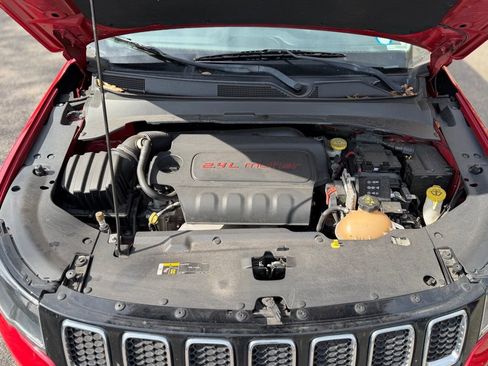 Used 2018 Jeep Compass Latitude FWD image 6