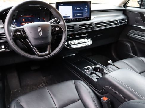 Used 2023 Lincoln Corsair AWD w/ Equipment Group 101A image 5